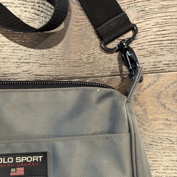 🔥VINTAGE 90’s Polo Sport Cross Body bag. good condition!🔥 - Picture 5 of 7